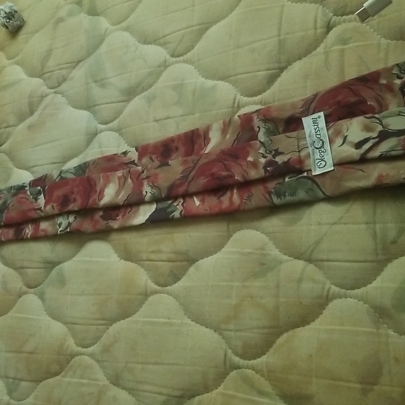 Oleg Cassini 100% Polyester Floral Tie – Pre-owned, Excellent Condition - Picture 4 of 7